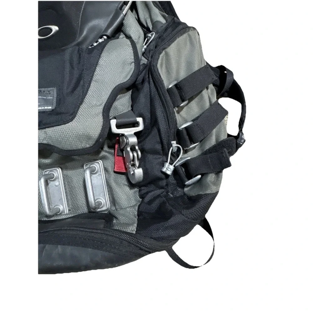 Oakley Icon 2.0 Tactical Field Gear Backpack – Rare Discontinued Standard Issue